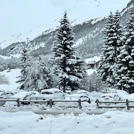 Les Barmettes Appart Renove Avec Vue, Parking Et Skis Aux Pieds Val-dʼIsère Exterior foto